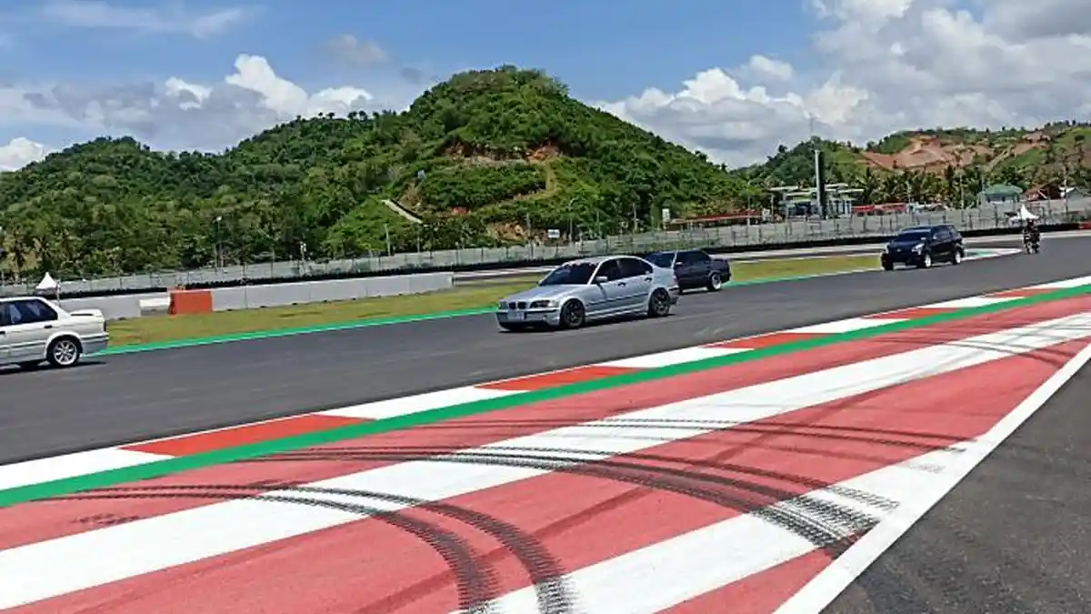 Persiapan WSBK Mandalika 2022, Intip Pemasangan Timing Lap, Digital Flag, Paddock Show