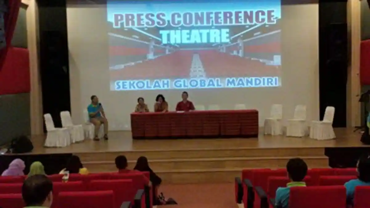 Sekolah Global Mandiri Punya Gedung Theater, Lho