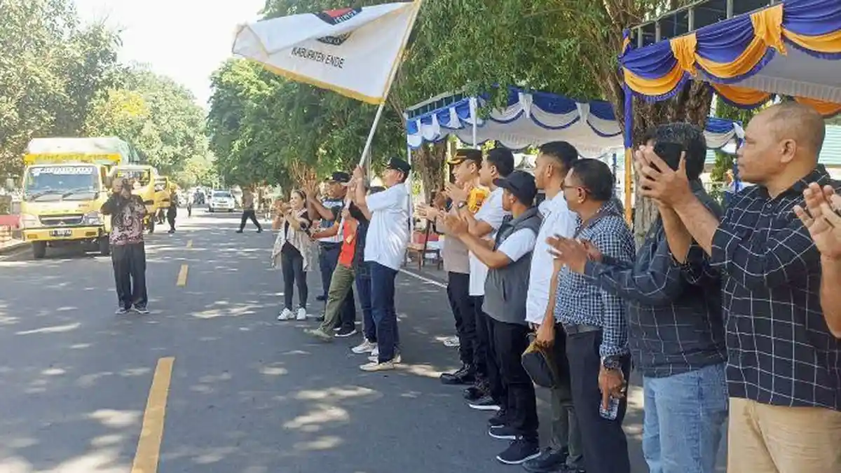 Bupati Ende Lepas Pengiriman Logistik Pemilu, Berharap Hindari Hal-Hal Berdampak Hukum