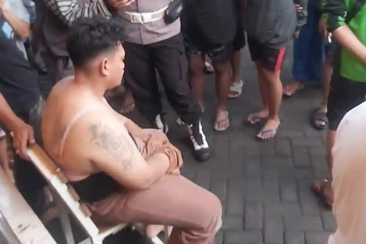 Pria Bertato di Gresik Nekat Curi Kotak Amal di Rumah Makan, Pakai Baju Perempuan untuk Kamuflase