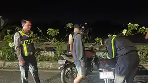 KNALPOT-BRONG-Polisi-saat-mendatangi-sejumlah-remaja.jpg