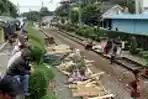 Stasiun Pondok Cina Diblokir