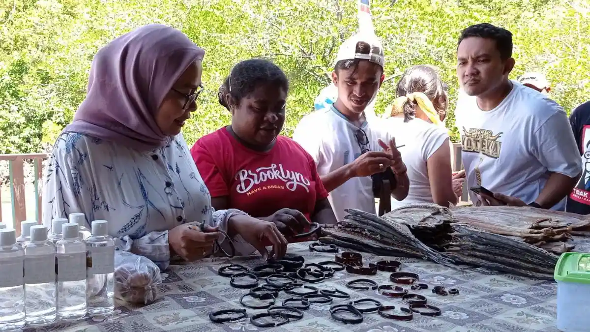 Wisata Papua Barat: Apa Cenderamata Khas Raja Ampat? Yuk Kenali Bahan dan Harganya