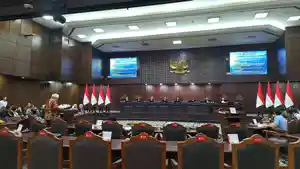MK-menggelar-sidang-pengujian-UU-TNI-4.jpg