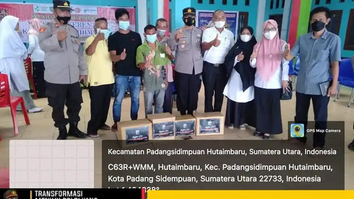 Lansia di Hutaimbaru Luluh degan Rayuan Kapolsek Hutaimbaru dan Ikuti Vaksin