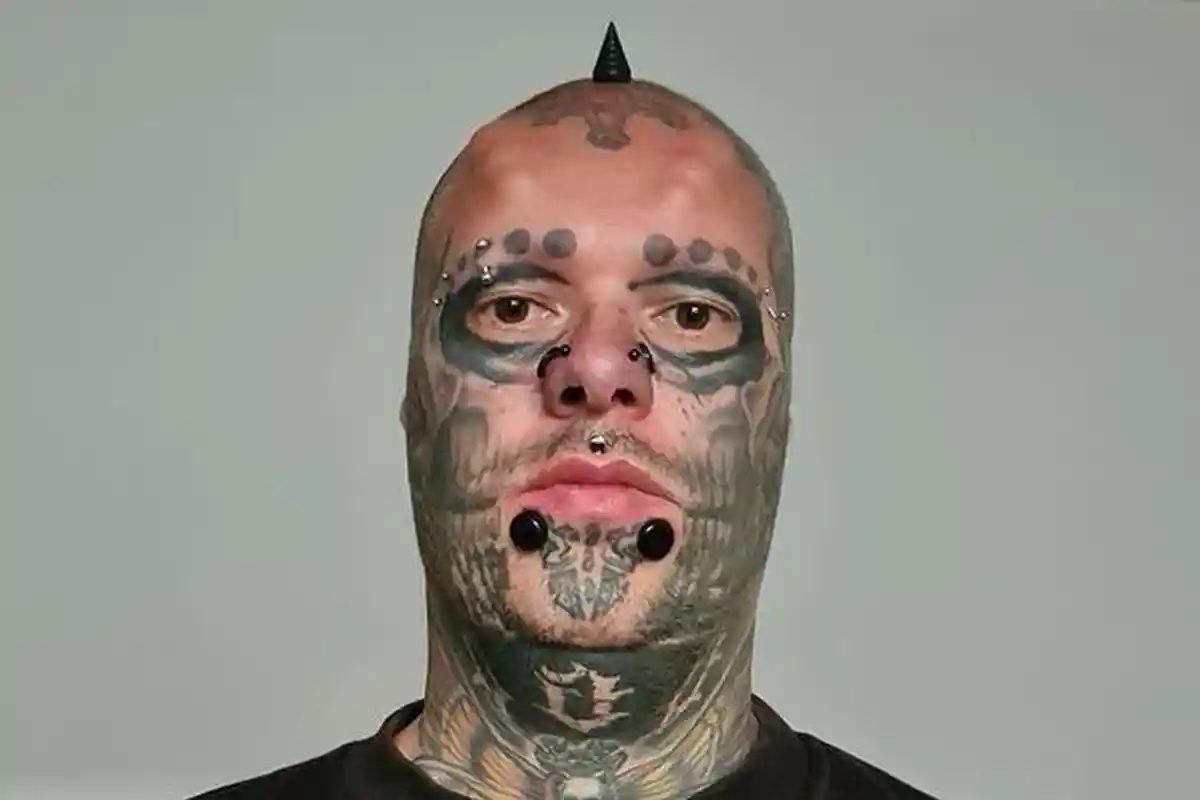 Ingin Mirip Tengkorak, Pria Ini Lakukan Tindakan Ekstrem Copot Telinga dan Disimpan Di Toples