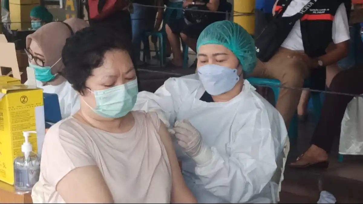 Wali Kota Bobby Nasution Pastikan Guru dan Pelajar di Medan Segera Dapat Vaksin Covid-19