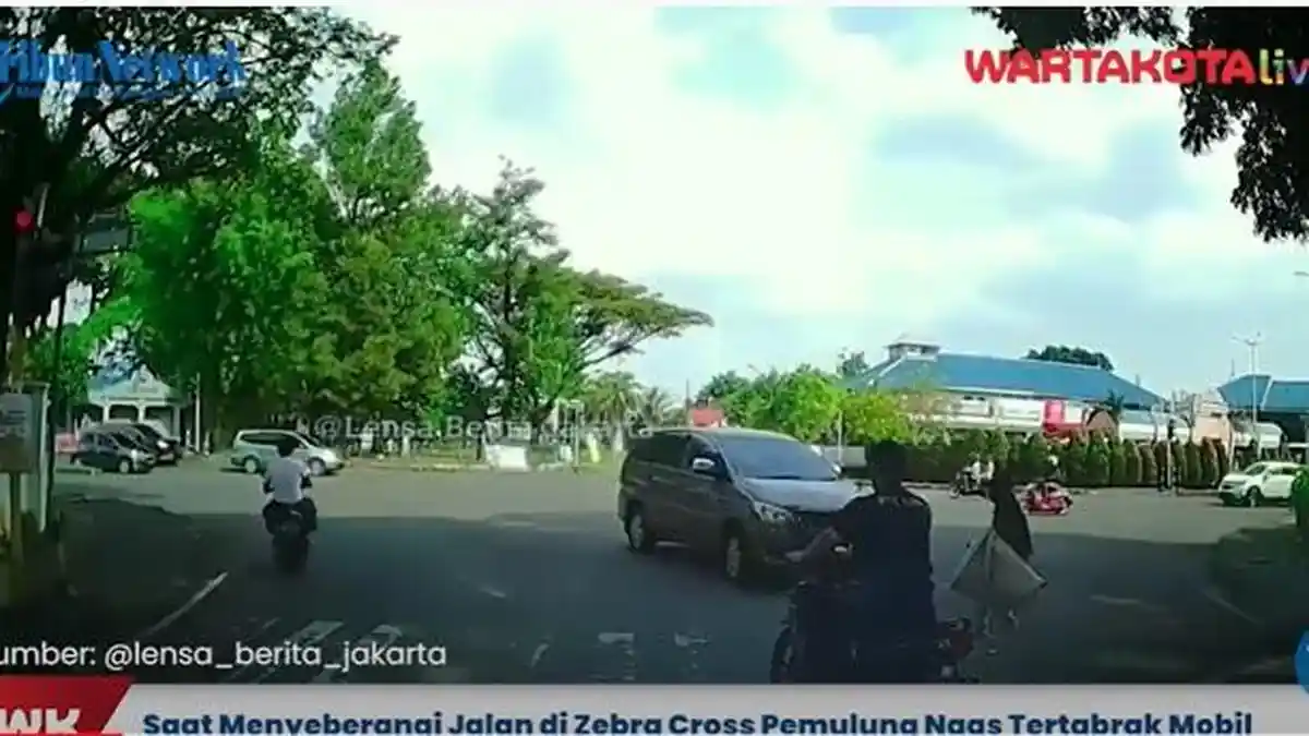 Saat Menyeberangi Jalan di Zebra Cross Pemulung Naas Tertabrak Mobil
