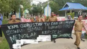 Kepala-Sekolah-di-Konawe-Sulawesi-Tenggara-Didemo-Guru-dan-Siswa.jpg