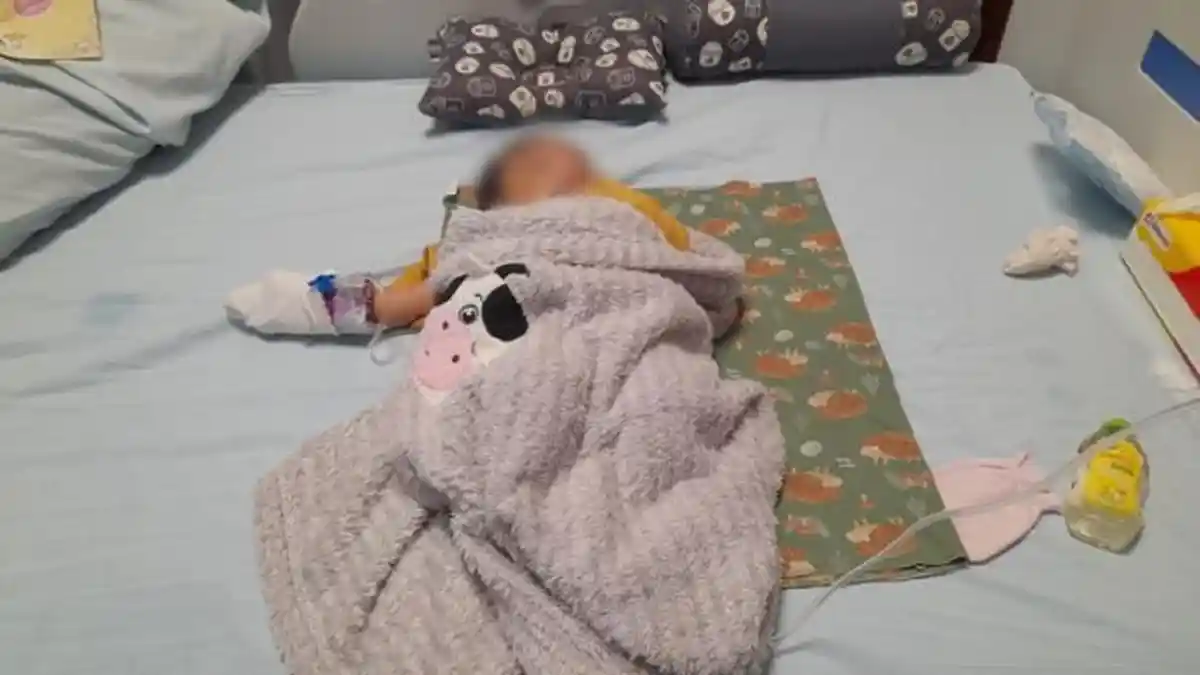 Kondisi Terkini Bayi 2 Bulan yang Digendong Ayahnya Lompat dari KM Barcelona yang Terbakar