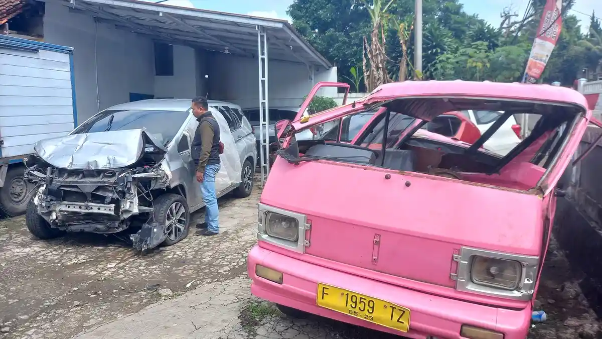 Begini Kondisi Dua Kendaraan yang Terlibat Kecelakaan Maut di Sukabumi, Rusak Parah hingga Ban Pecah