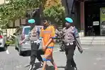 Pelaku-saat-digelandang-di-Polresta-Sidoarjo.jpg