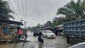 Banjir-merendam-badan-Jalan-Nasional-Singkil-Subulussalam-di-Desa-Bulusema.jpg