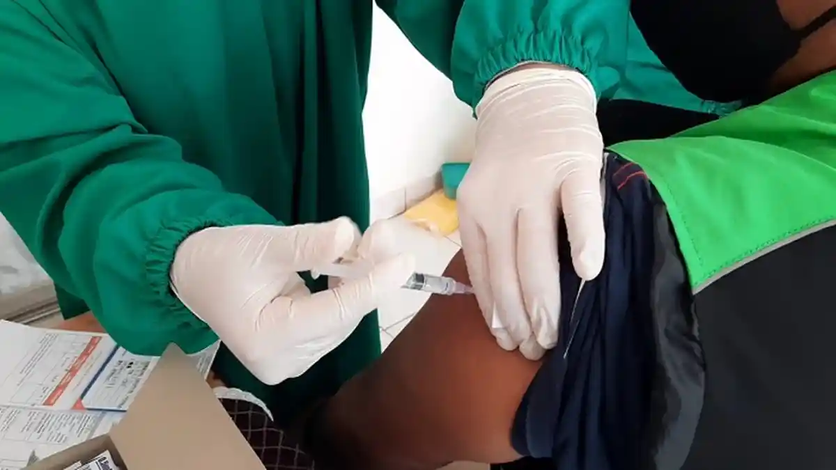 Pengendara Ojek Online Vaksinasi Covid-19 Agar Tak Mudah Terinfeksi Virus Corona