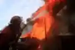 Truk BBM Terbakar Hanguskan 8 Rumah di Lampung