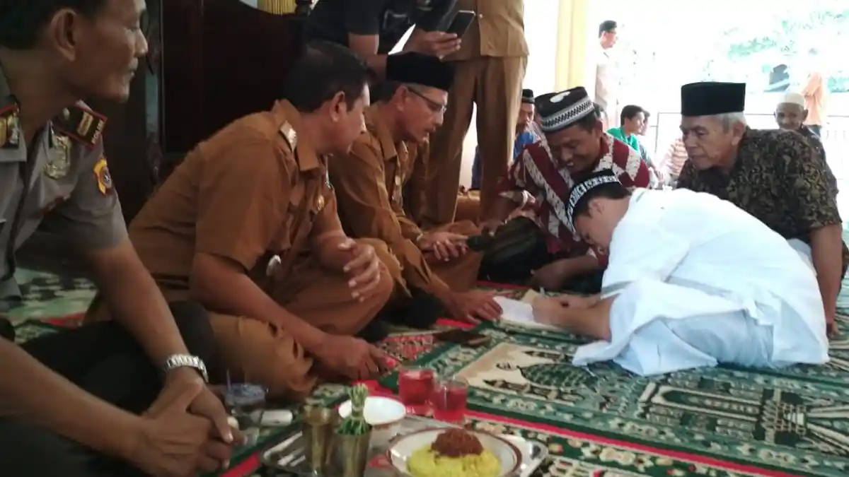 Memasuki Baligh, Warga Nias Masuk Islam di Labuhanhaji Barat