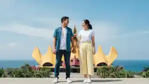PROMPT-FOTO-AI-Prompt-foto-AIprewedding-di-Menara-Siger-Lampung.jpg