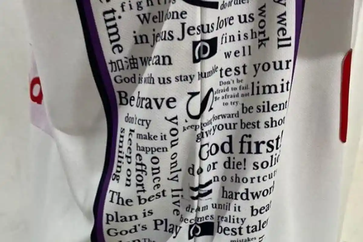 Kekompakan Tim Basket SMA Petra 1 Surabaya di DBL Lewat Jersey Unik Mereka