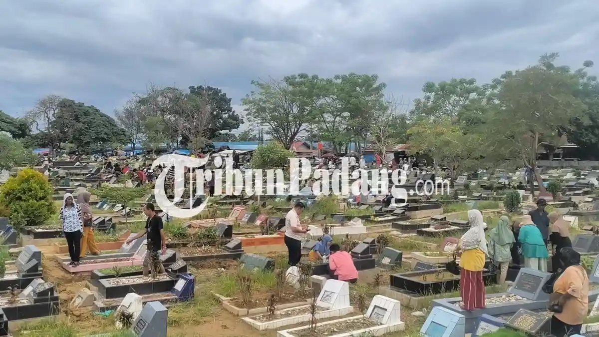 3 Berita Populer Padang: TPU Tunggul Hitam Ramai Peziarah Jelang Ramadan & Evakuasi Sapi Masuk Sumur