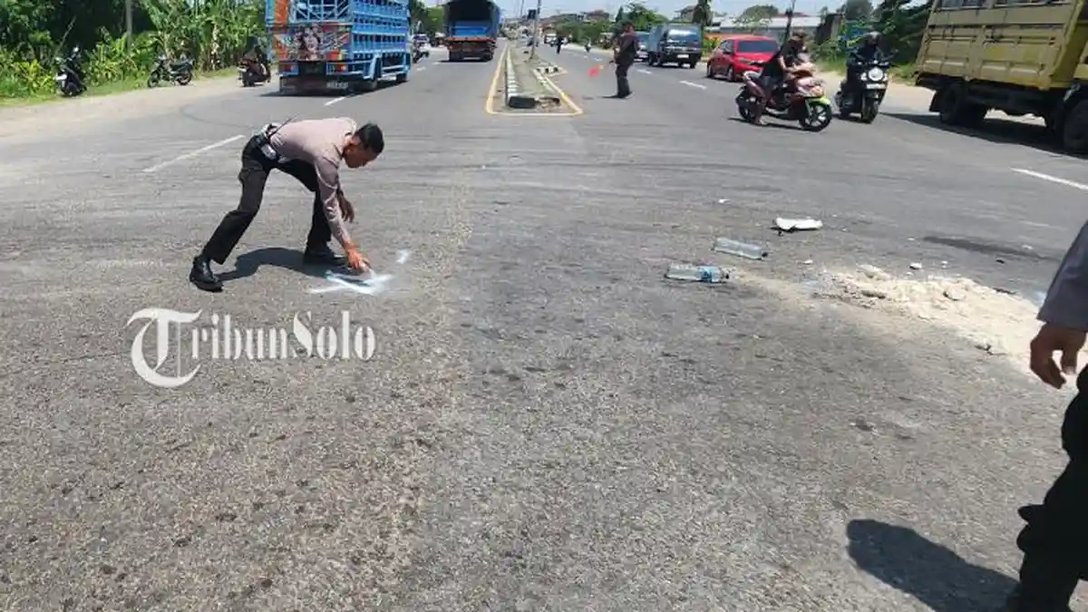 Kecelakaan Maut di Karanganyar, Pengendara Motor Tewas setelah Tabrak Truk Putar Balik