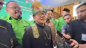 Ketua-Umum-DPP-PKB-Muhaimin-Iskandar-atau-Cak-Imin-memberikan-tanggapan-kepada-wartawan.jpg