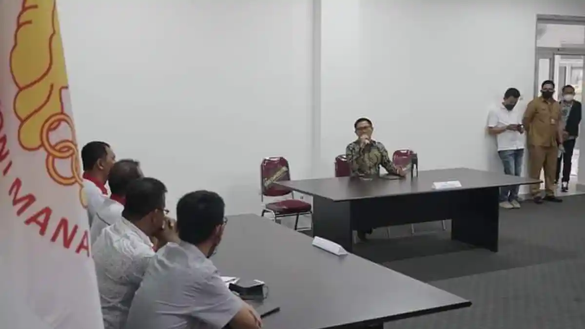 Bupati Minut Joune Ganda Lirik Perkembangan Sepakbola Wanita