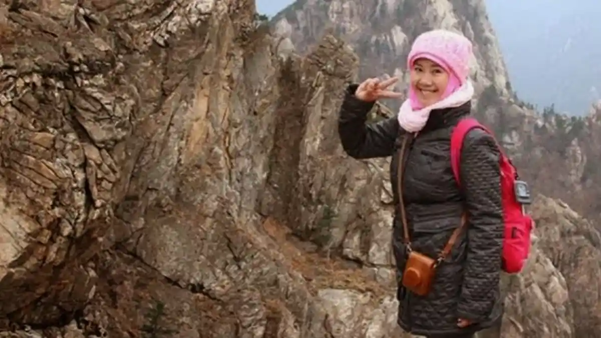 Orang Bilang, Wanita Backpacker Identik Tomboy, Tapi Asma Nadia Identik Dengan Hijab Traveler