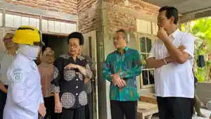 Gubernur-DIY-bersama-sejumlah-stakeholder-meninjau-bantul-gempa.jpg