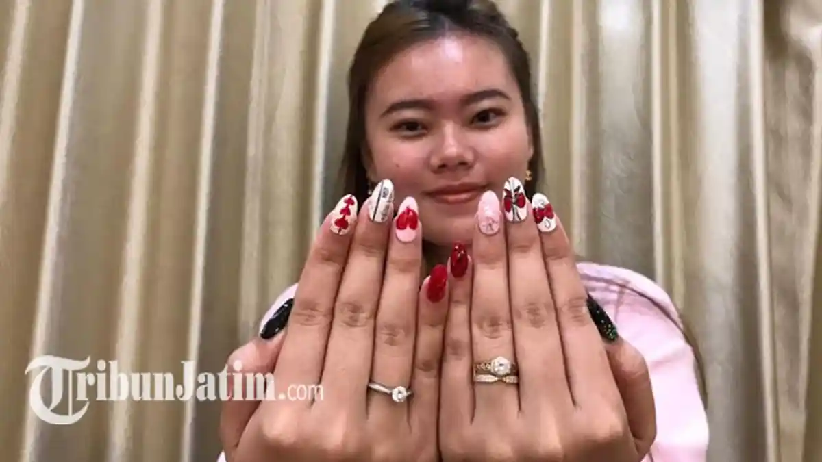 Percantik Kuku di Momen Hari Valentine ala Nail Art Beauty by Angelia, Tampil Chic dan Elegan