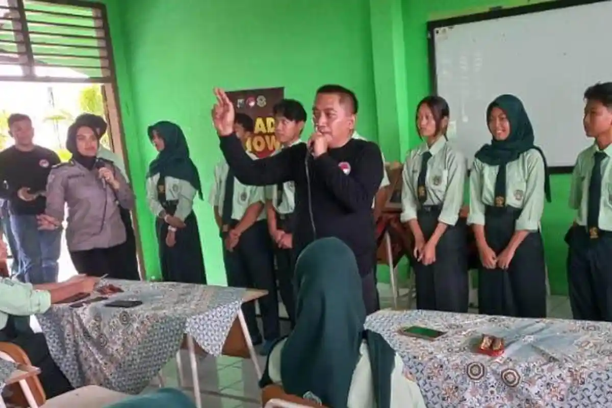 Semangati Generasi Emas, Polres Kediri Sosialisasikan Bahaya Dan Dampak Narkoba di SMAN 1 Ngadiluwih