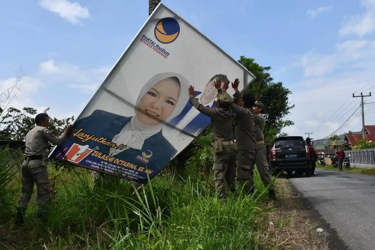 APK Caleg di Rejang Lebong yang Langgar Aturan Mulai Ditertibkan, Masih Tersisa 1.811 Baliho