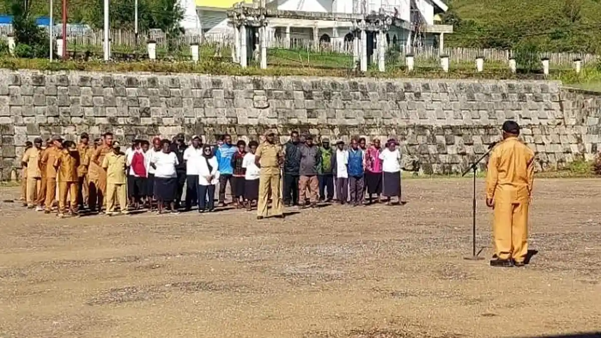 Setda Paniai Gelar Apel Rutin Setiap Senin: Kedisiplinan Kunci Pelayanan!