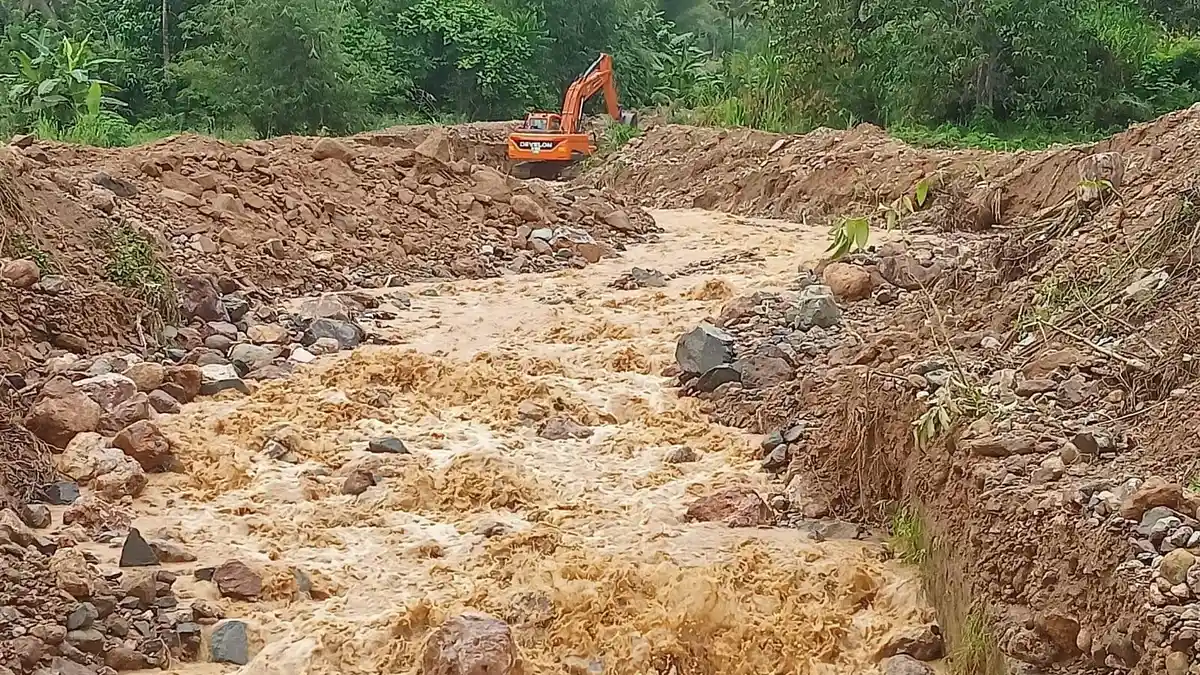 Breaking News: Curah Hujan Tinggi, Material Tambang Penuhi Jalan Matali Baru Bolmong Sulawesi Utara