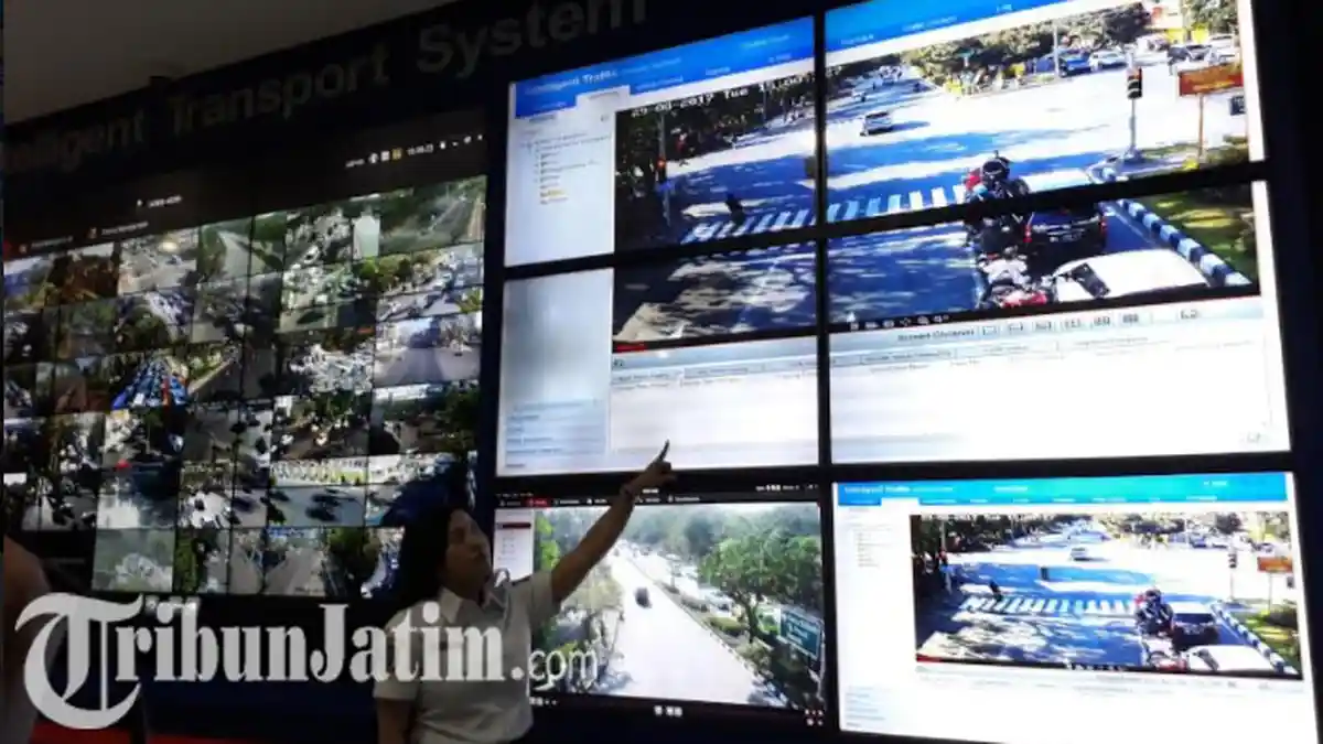 Selain Rekam Wajah, CCTV E-Tilang di Surabaya Juga Akan Capture Pengendara yang Main Handphone