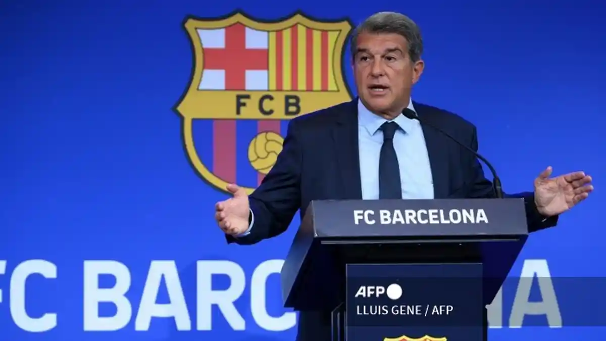 Hilang Sabar, Joan Laporta Siapkan Roberto Martinez Untuk Gantikan Koeman di Barcelona