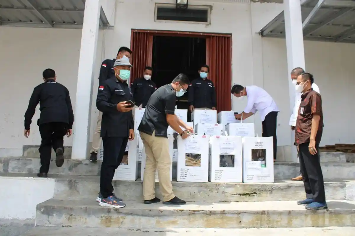 KPU Way Kanan Buka Kotak Suara Ambil Formulir C Daftar Hadir Pemilih