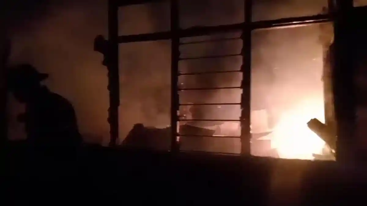 Satu Unit Rumah Hangus Terbakar di Padang, Kerugian Capai Rp300 Juta Rupiah