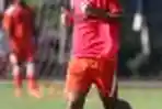 Rafael Da Silva Lakukan Pemanasan