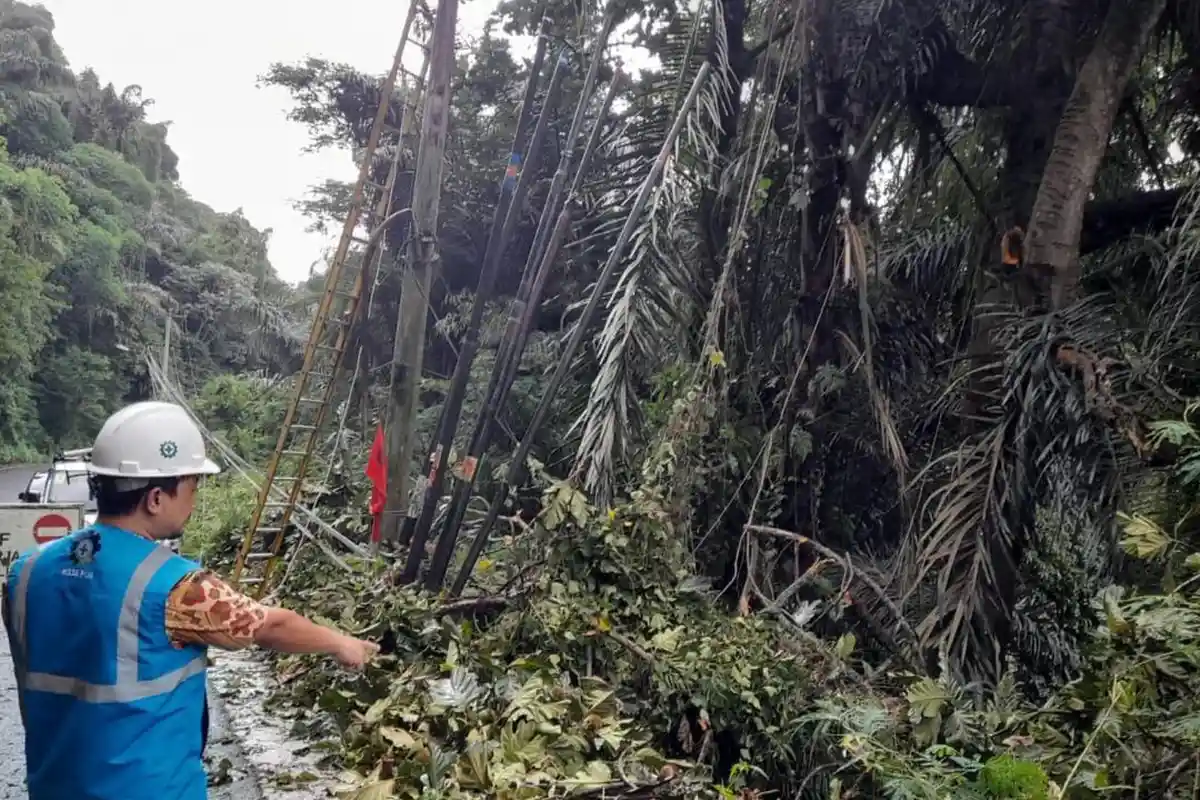 Update Pengendara Motor Korban Tertimpa Tiang Listrik di Sumedang, PLN Tanggung Semua Biaya