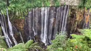 Panorama-keindahan-air-terjun-Tumpak-Sewu-di-Kabupaten-Lumajang-Jawa-Timur.jpg