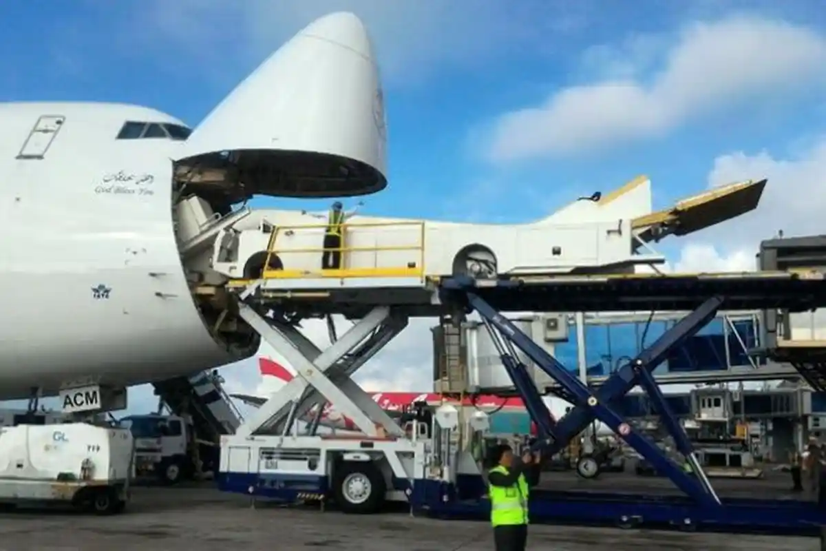 Barang Bawaan Raja Arab Mencapai 459 Ton, Diangkut dalam 36 Penerbangan