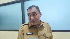 Kanisius-Mau-saat-memberikan-keterangan-kepada-wartawan.jpg