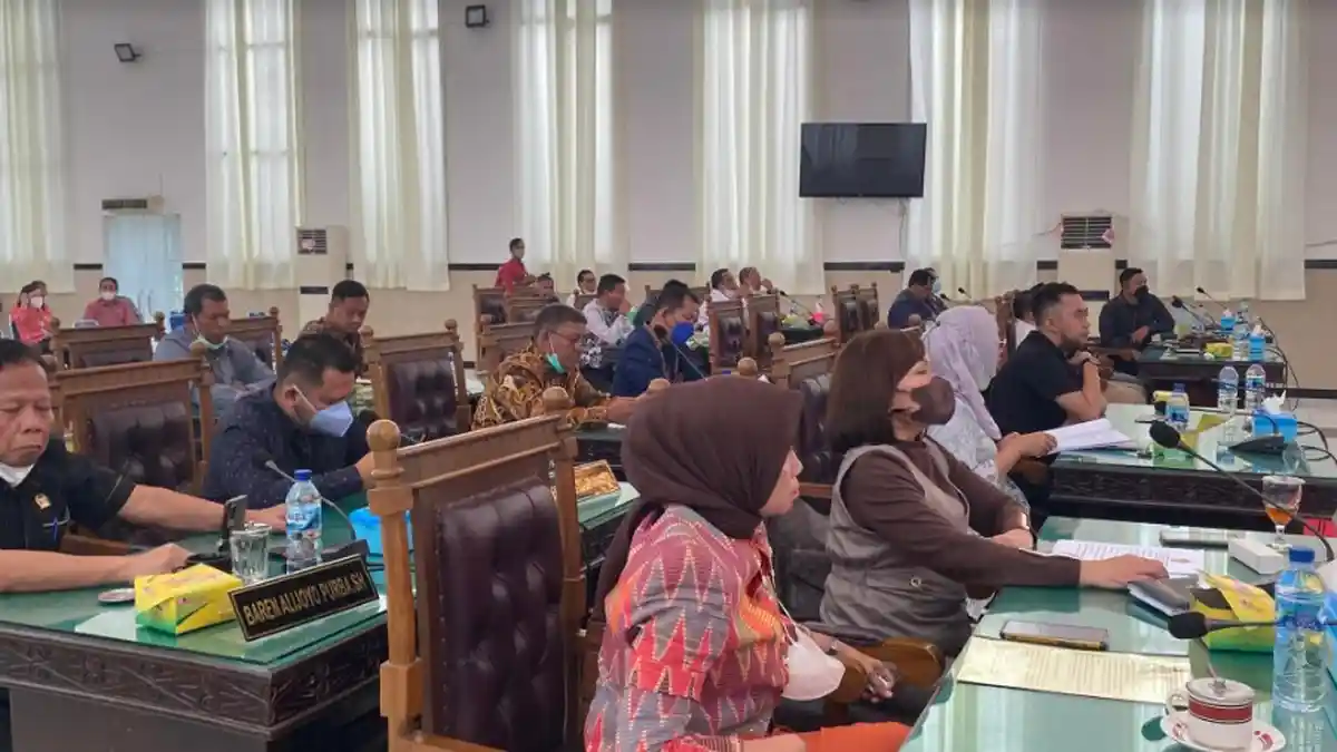 PLT Wali Kota Siantar Datang Tanpa Didampingi OPD, Sidang Paripurna DPRD Diskorsing