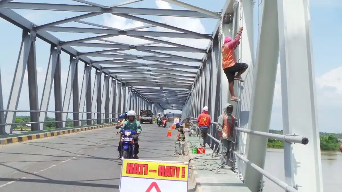 Pengecatan Rangka Jembatan Pulau Telo Dimulai
