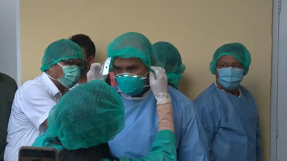 Update Corona di NTT : Gubernur dan Wagub NTT Tinjau Pemeriksaan Pertama Swab di RSUD Johannes