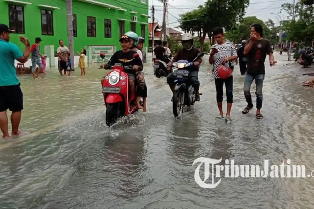 Beberapa Desa di Empat Kecamatan Gresik Terendam Banjir, Sungai Lamong Meluap