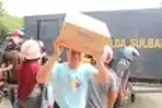 Mobil Yanma Polda Sulbar Keliling Bagi Sembako