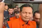 Bupati-Muara-Enim-Edison-saat-mengenakan-rompi-tahanan-KPK111.jpg