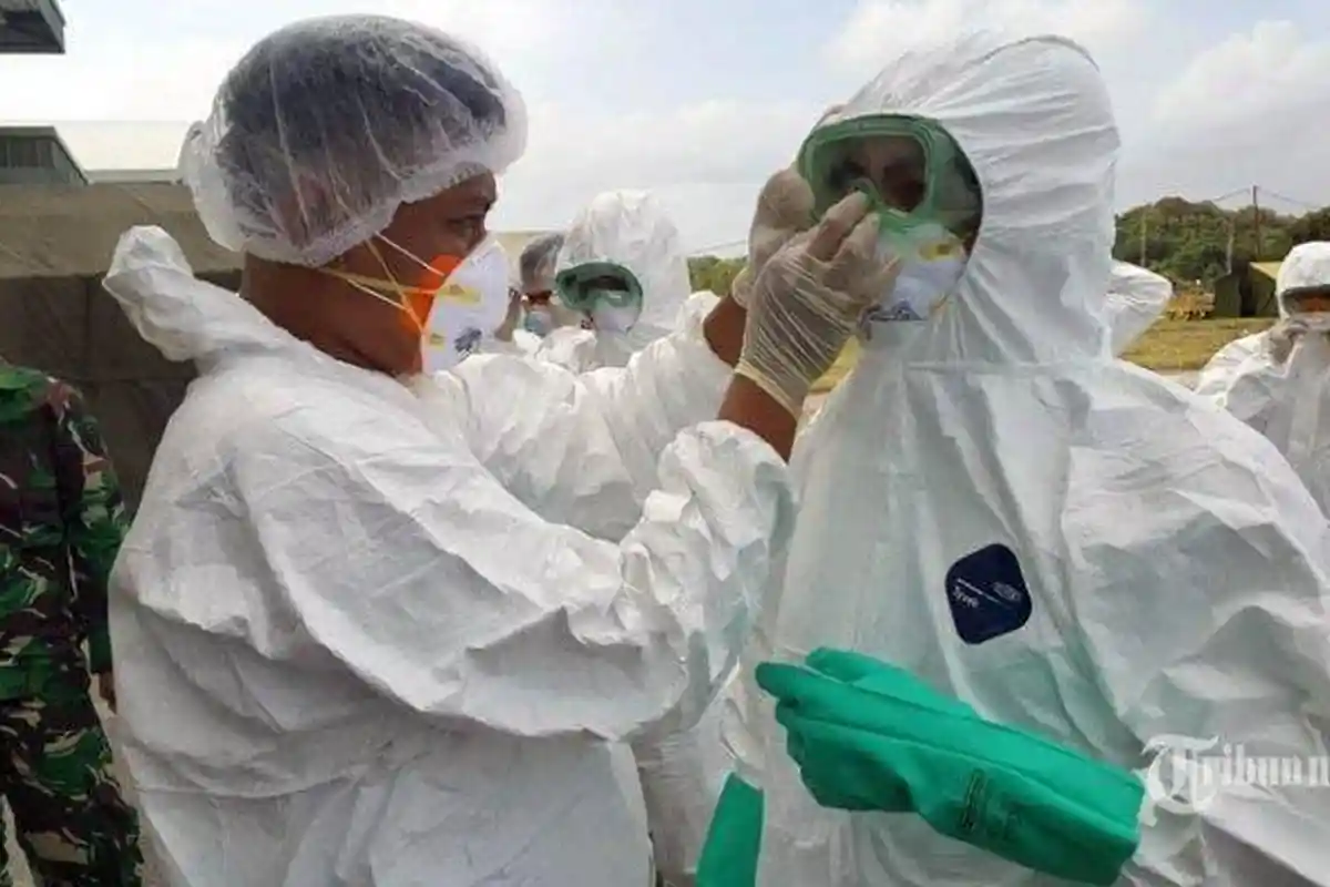 7 Fakta Ibu Suspect Corona di Solo Dijemput Petugas Medis: Harusnya Karantina Justru Rewang Tetangga