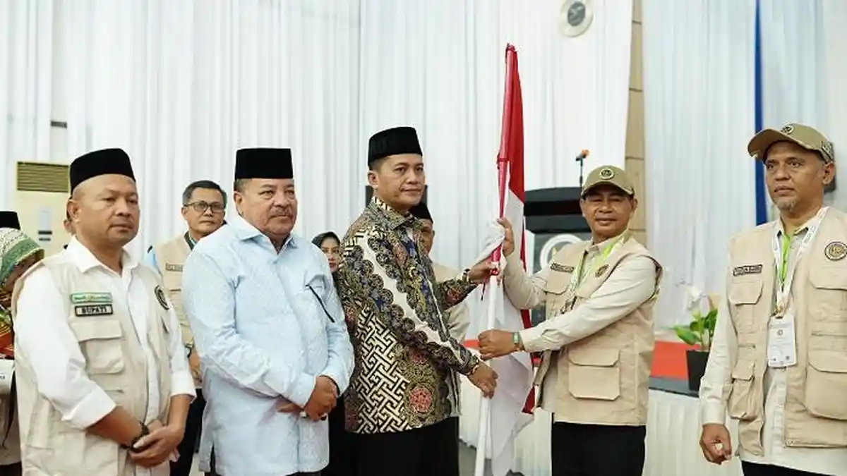 Bupati Mirwan Lepas Kloter 9, Jamaah Haji Diminta Jaga Kesehatan dan Kekompakan 